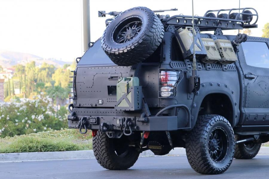 Детали экстерьера Toyota Tundra CrewMax 4x4 Zombie Apocalypse 2013 года  (фото 238 из 461)